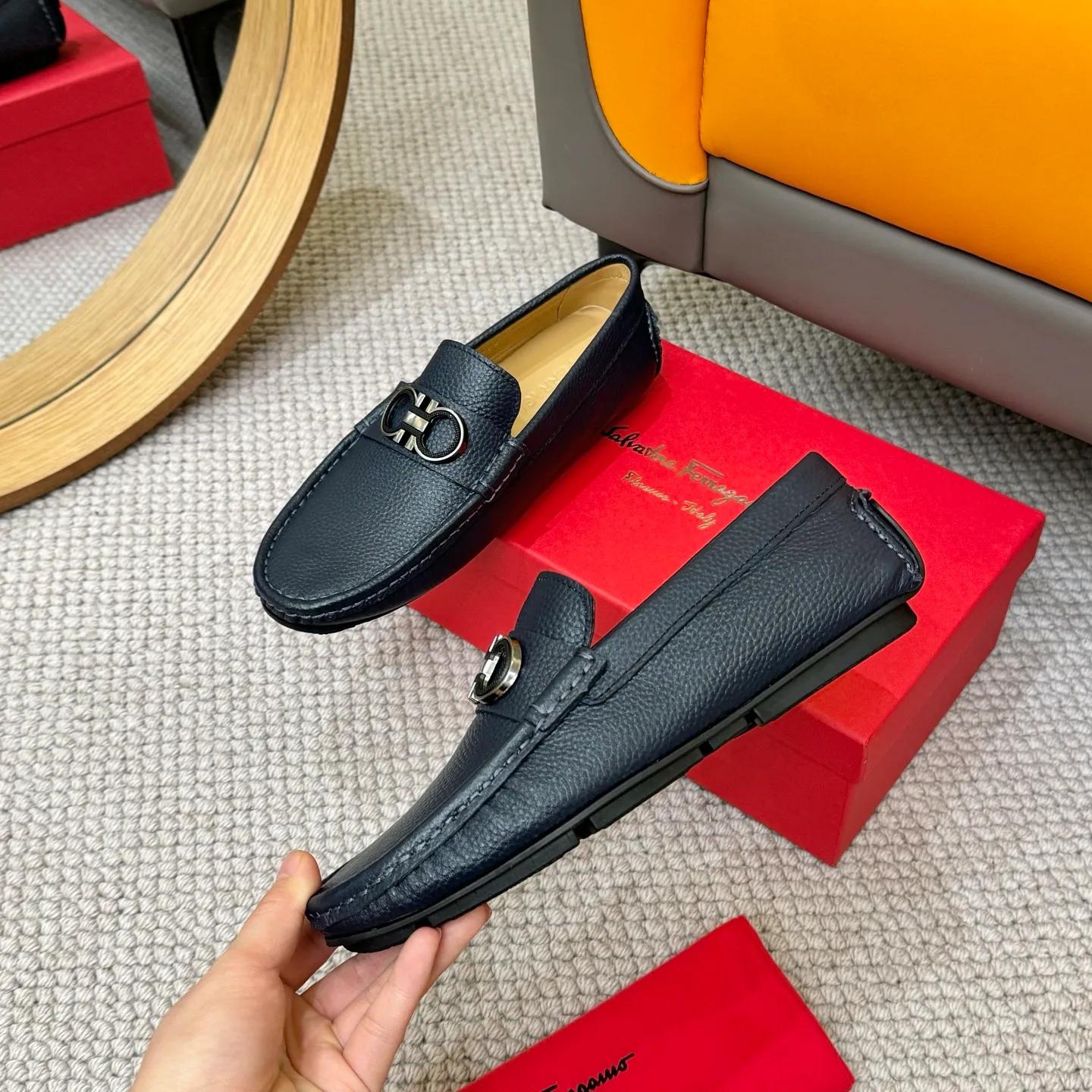 Men's men's shoes 💰420 (Yangli) Ferragamo 〰Ferragamo 2⃣️0⃣️2⃣️5️⃣ New series 👊🏻 Upper 🇮🇹 Italian imported calfskin, original outsole molding. Water-dyed sheepskin lining. The identity of every successful man is set off, and the upper and lower shoes are elegant and stable🚶🏻🚶🏻The high-end custom counter original replica is an eternal classic🔍️Number of codes: 38-46 with counter packaging